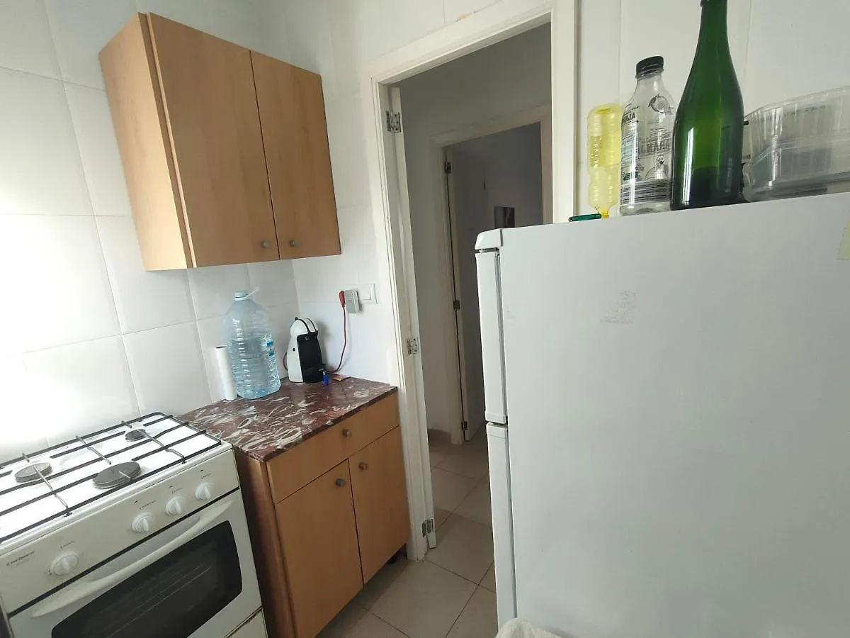 Camera Privata Singola In Appartamento, Bagno In Comune, Aria Condizionata Caldo Freddo, Wifi, Tv Llucmajor  Guest house